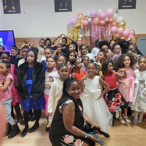 group picture of daughters and Ms. Griffin